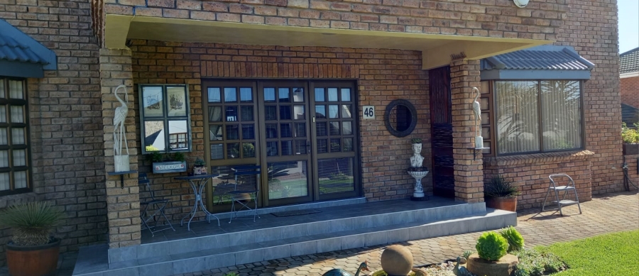 5 Bedroom Property for Sale in Stilbaai Wes Western Cape